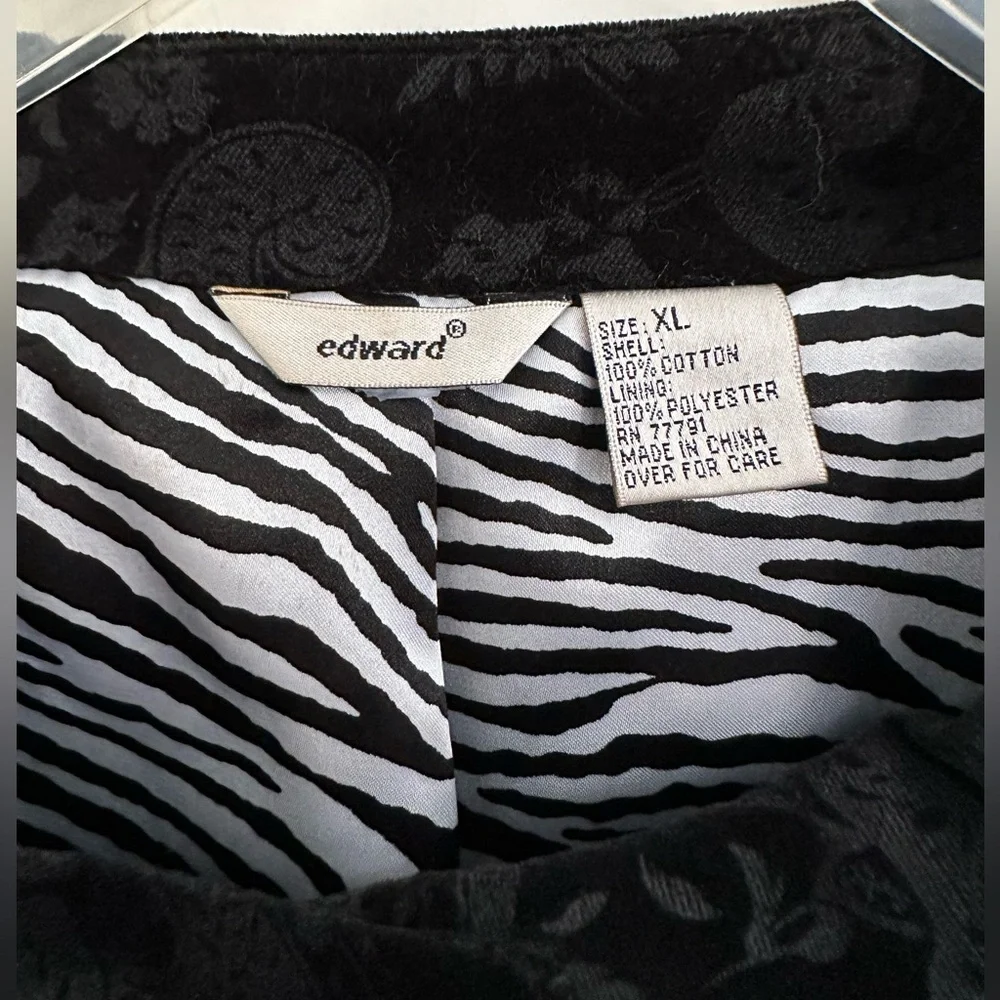 Beautiful Edward Swing Jacket in Black on Black Paisley Velvet with Lining - Picture 5 of 6